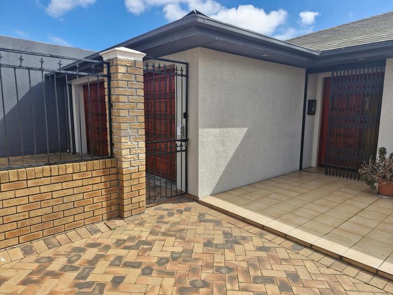 6 Bedroom Property for Sale in Cravenby Western Cape